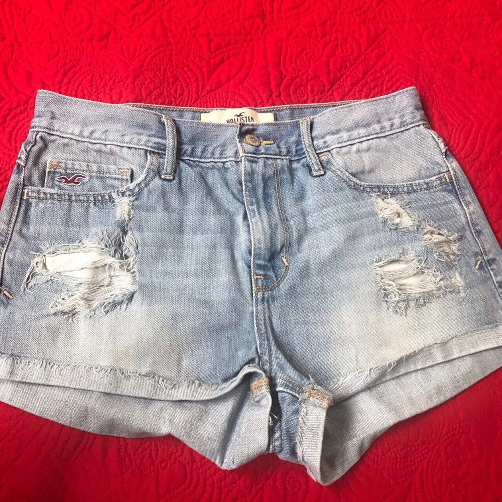 Hollister Denim light blue low rise short size 28”
